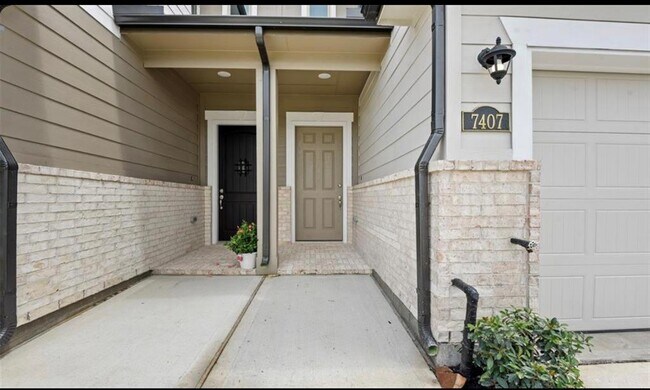 Building Photo - 7407 Hinsdale Dr