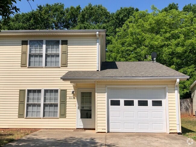 Duplex - 111 Heatherbrook Ct