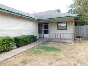 Building Photo - 8705 Piney Point Dr