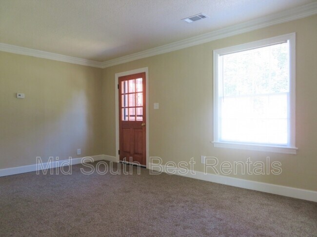 Foto del edificio - 2461 Kimball Ave