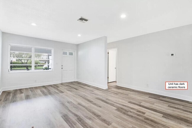 Foto del edificio - 2133 NE 56th Ct