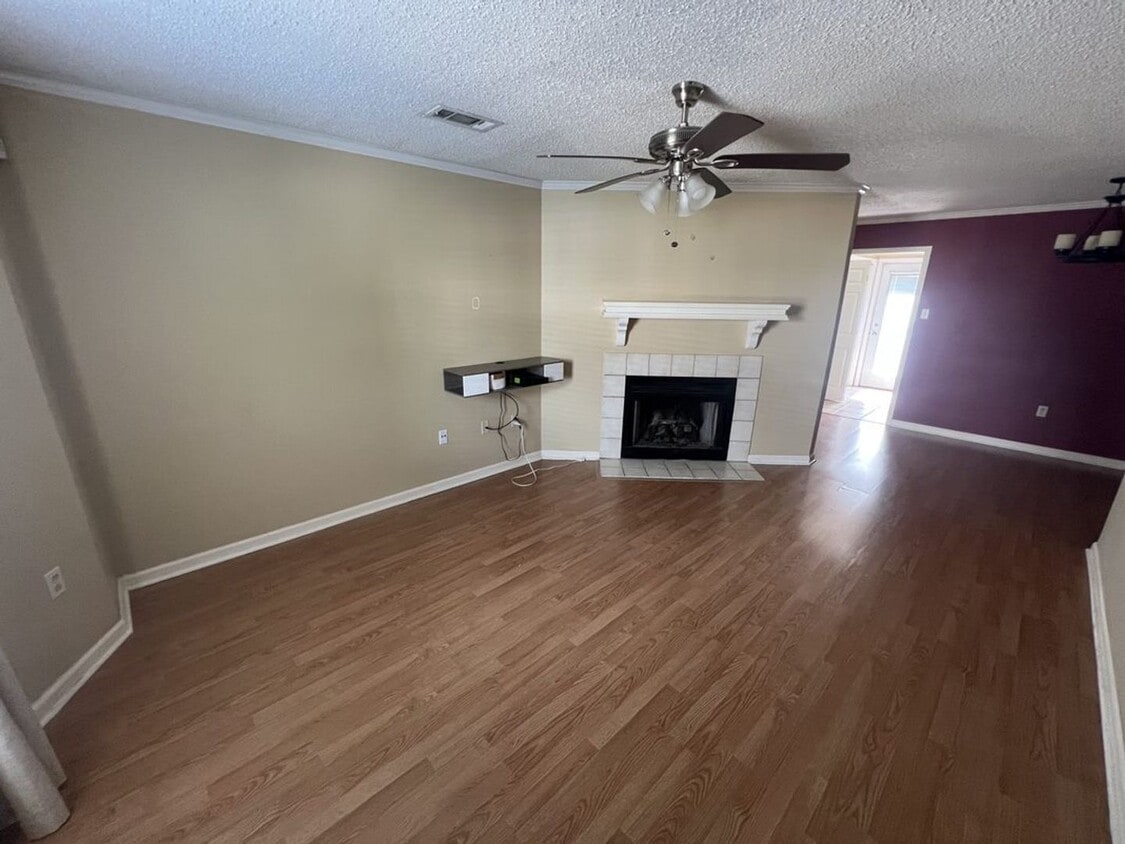 Primary Photo - Now Leasing: Beautiful 2 Bed, 2.5 Bath tow...
