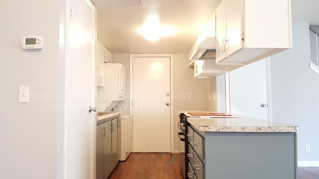 Foto del edificio - Beautiful Condo ~ Close to UNLV~ 2 Bed/1 B...