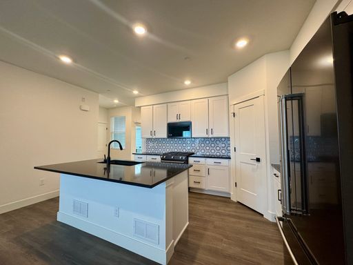 Foto del edificio - Beautiful New Build for Rent in Broomfield, CO