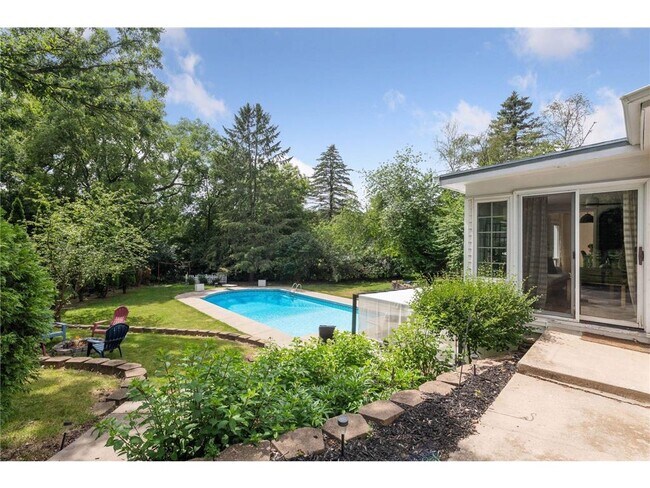 Foto del edificio - 13641 Spring Lake Rd
