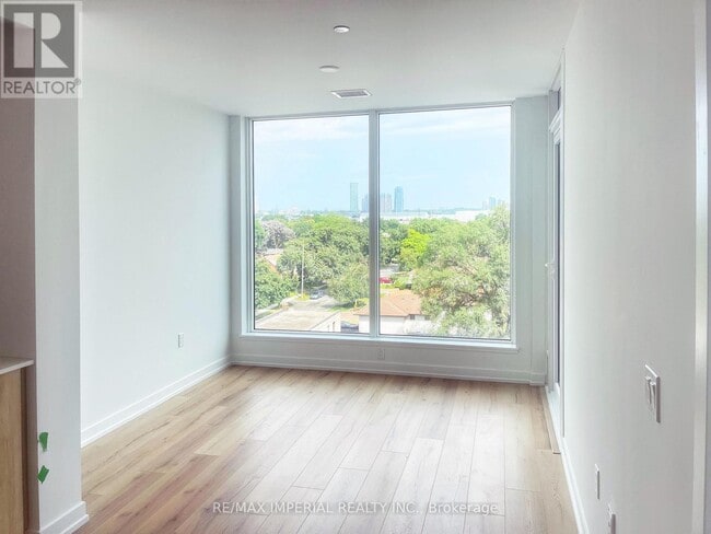 Building Photo - 1195 The Queensway