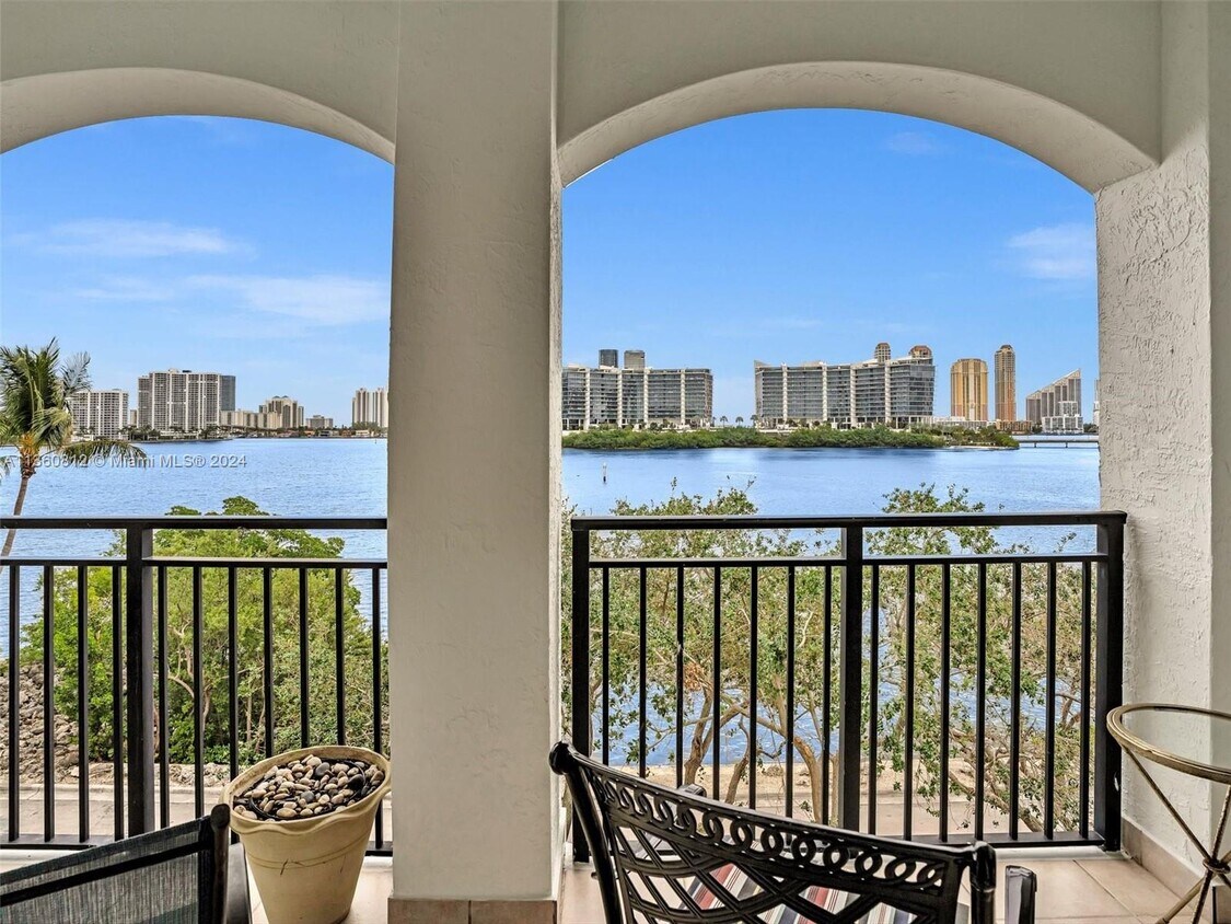 Foto principal - 3255 NE 184th St