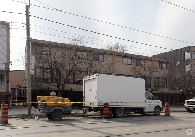 Building Photo - 1209 Queen St E