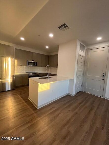 Building Photo - 1225 N Arizona Ave