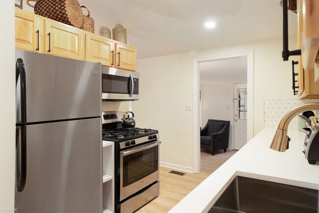 Foto del edificio - 3 br, 1 bath House - 2804 Canterbury Road