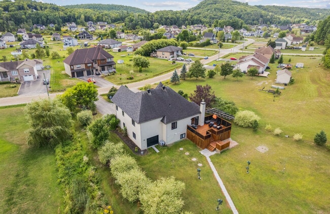 Building Photo - 11 Ch Cléophas-Scantland