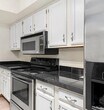 Cocina renovada - 900 SW 62nd Blvd