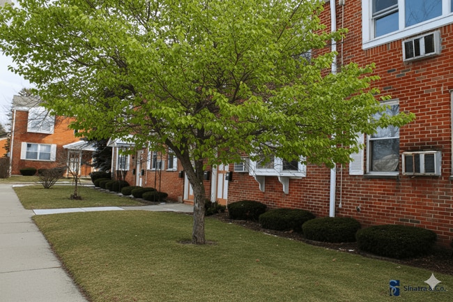 Building Photo - Lincoln Square Apartments (2)