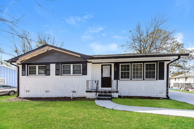Building Photo - 3422 Eisenhower Cir SE