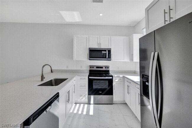 Foto del edificio - 430-432 Bell Blvd