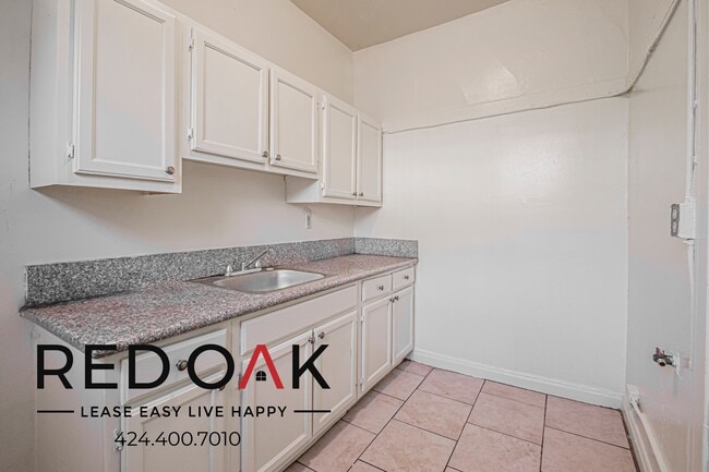 Foto del edificio - 1000 S Grand View St