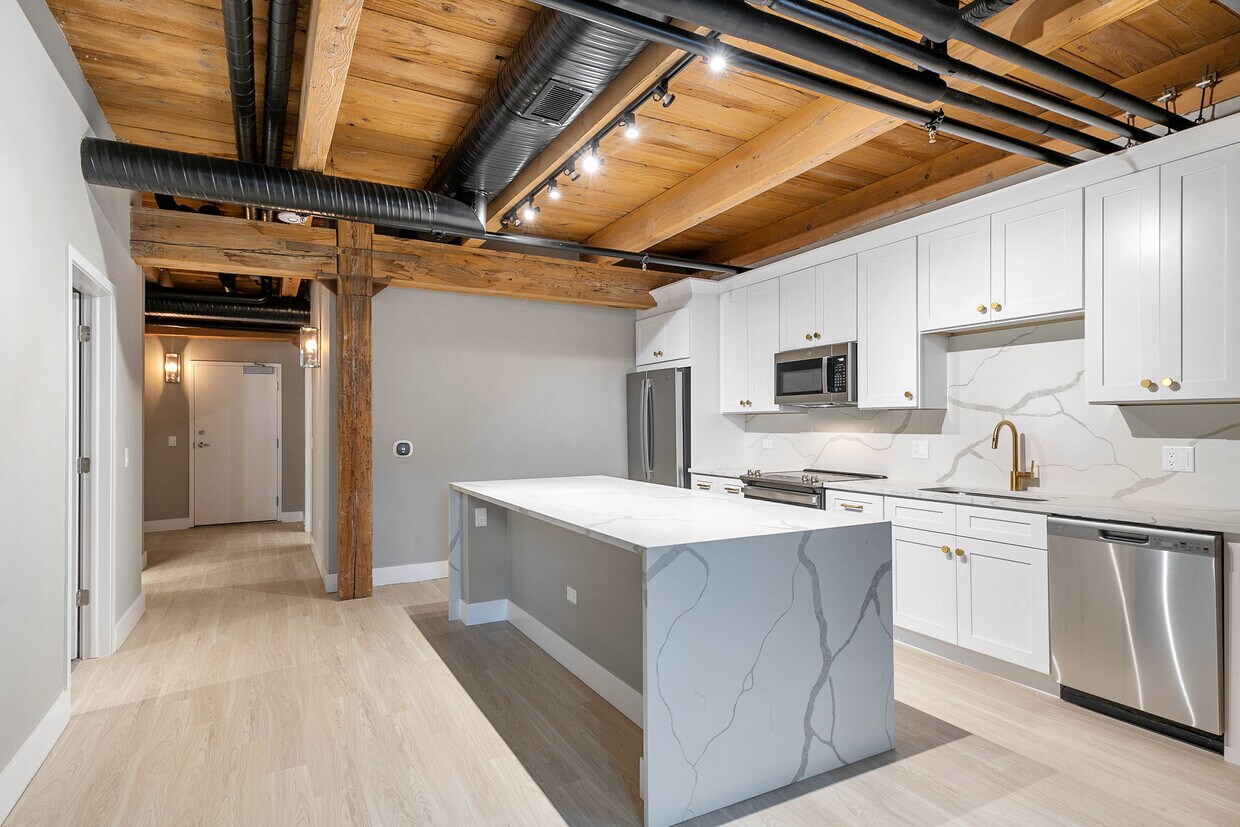 5th Avenue Station Apartments in Naperville, IL