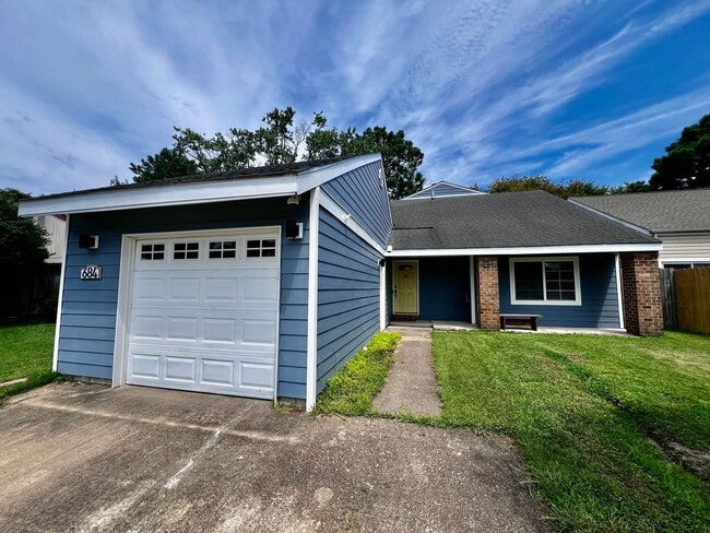 Building Photo - 684 Orangewood Dr