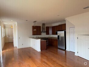 Building Photo - 107 S Packwood Ave
