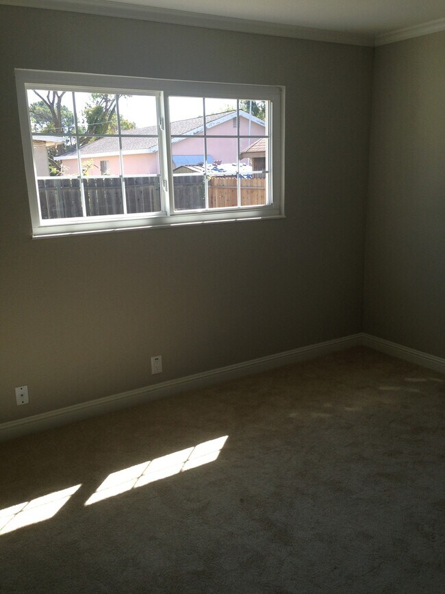 Foto del edificio - Updated Home with RV Parking