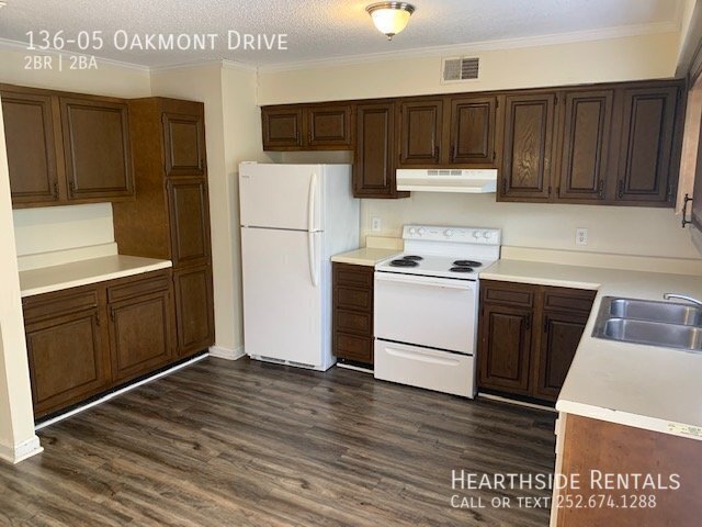 Foto del edificio - 136 Oakmont Dr