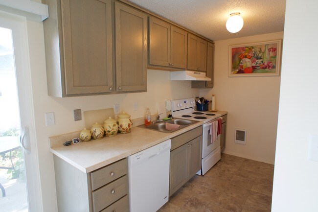 1 Bdrm/Kitchen - Alpine Way Duplexes