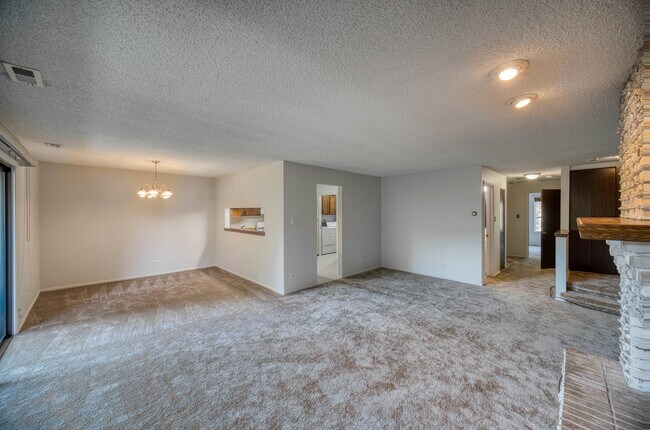 Foto del edificio - 8235 Poplar Ln