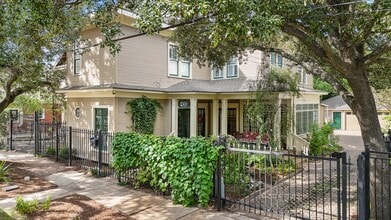Building Photo - 406 Sul Ross St