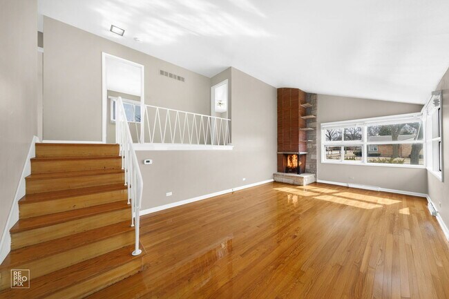 Foto del edificio - 393 Huntington Ln