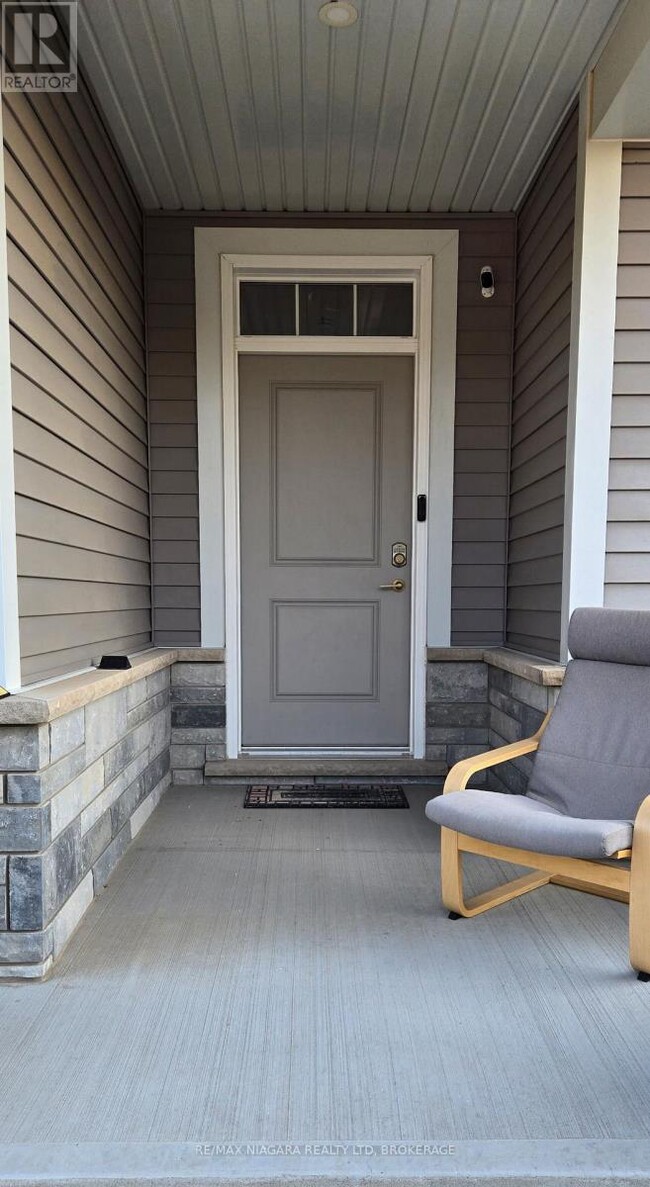 Building Photo - 8 Hopkins St