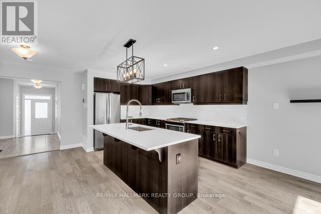 Building Photo - 600 Parade Dr