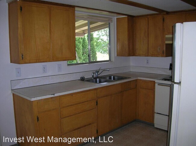 Building Photo - 4210-4216 NE 137th Ave