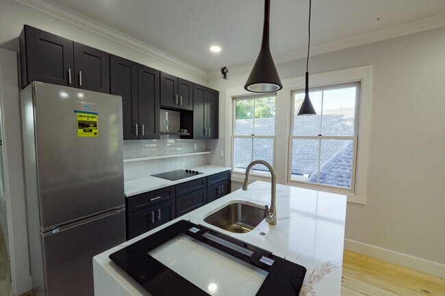 Building Photo - 1932 Hubbard St