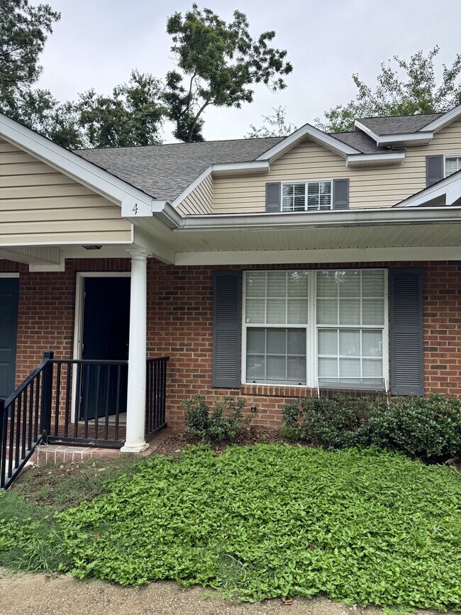 Building Photo - 241 Dixie Dr