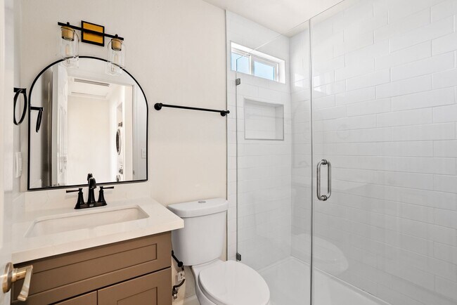 Building Photo - 240 S 9th St