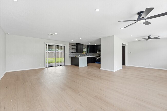 Foto del edificio - 8931 Blankenship Dr