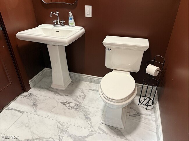 Foto del edificio - 1320 W 108th St