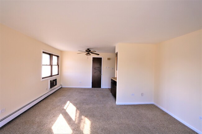 Building Photo - 15038 Chicago Rd