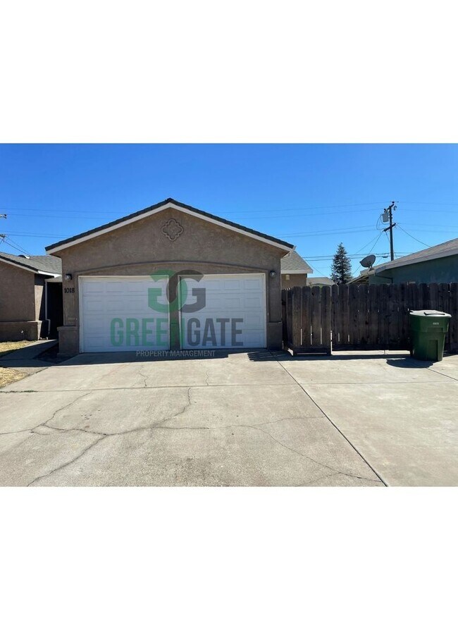 Building Photo - BEAUTIFUL 3 BEDROOM 2 BATH HOME MOVE IN RE...