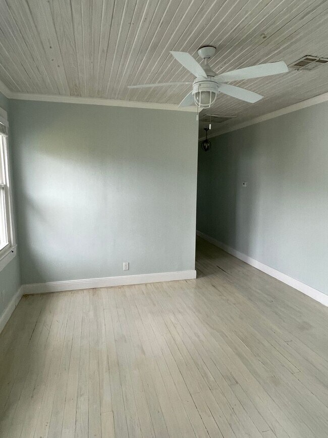 Foto del edificio - 2BD/1BA in Central City with shared backyard