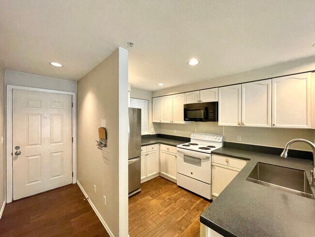 Building Photo - Great Condo For Rent