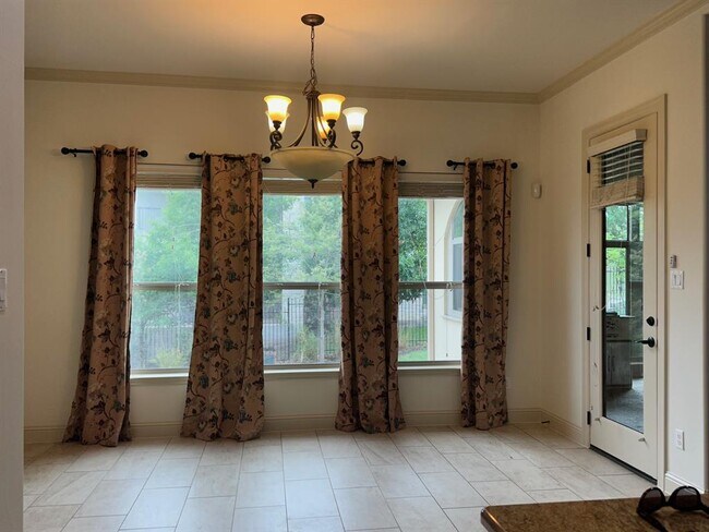 Foto del edificio - 906 Madison Fork Dr