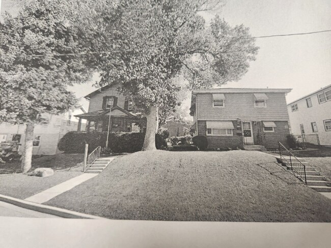 Building Photo - 3328 S Burrell St