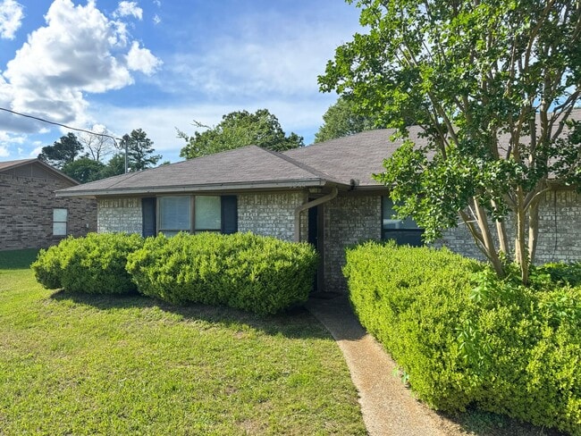 Building Photo - 3244 Stoneridge Dr