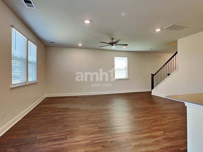 Building Photo - 528 Plumeria Ln