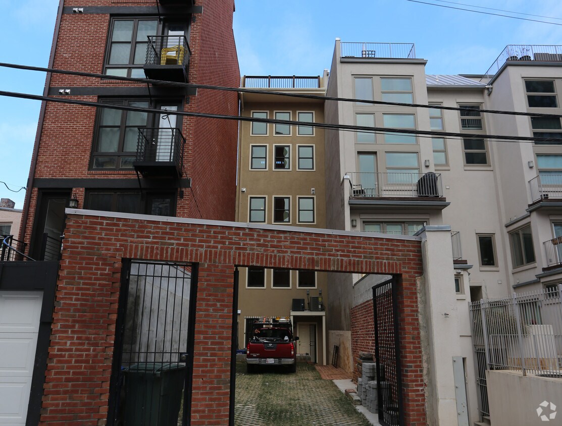 Building Photo - 428 M St NW