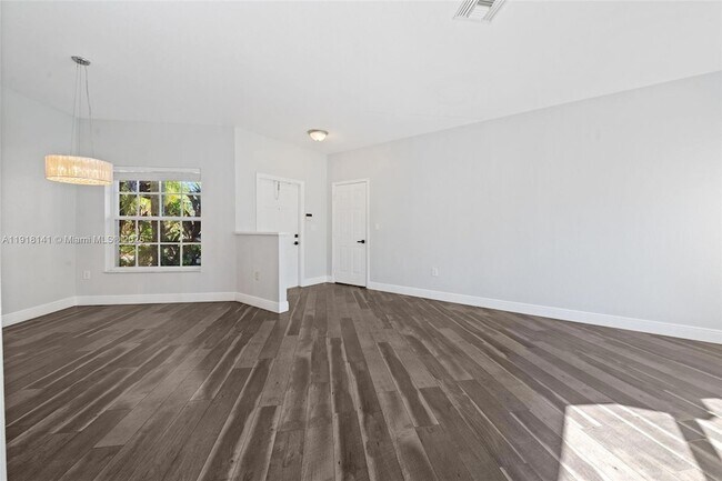 Foto del edificio - 874 NW 170th Terrace