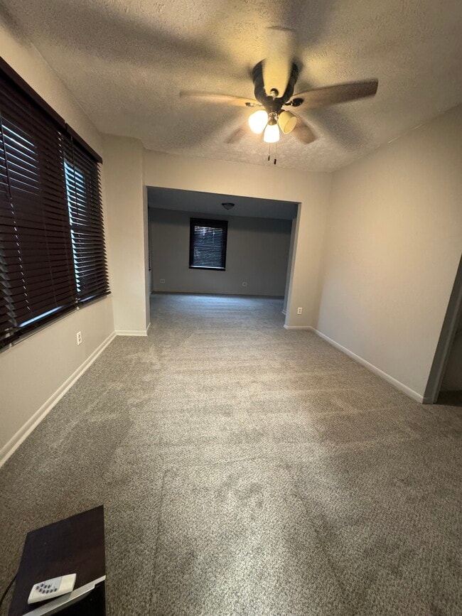 Dining room/Living room - 27 Country Club Rd