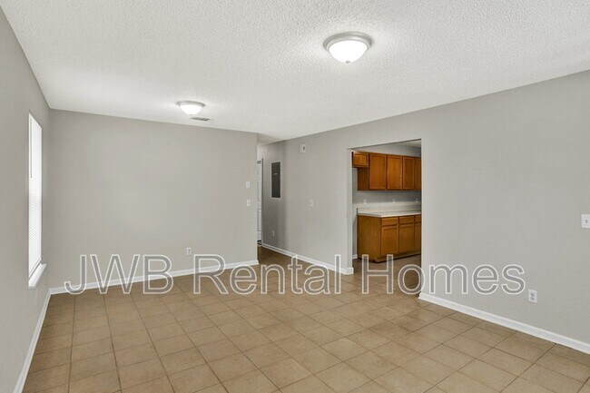 Foto del edificio - 1675 W 1st St