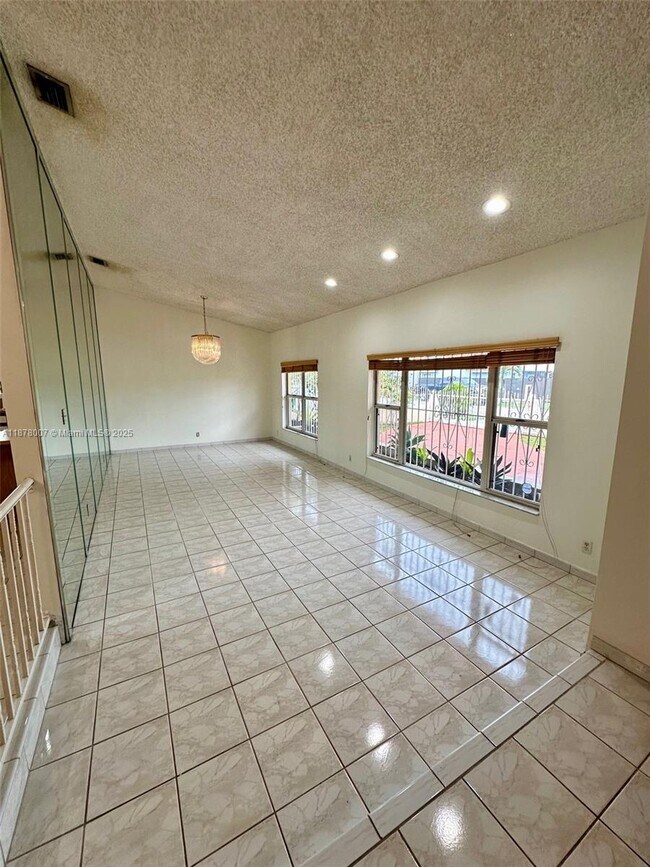 Foto del edificio - 13362 SW 39th St